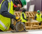 Jóvenes en un taller de capacitación laboral en Reino Unido