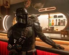 Escena de The Mandalorian and Grogu con el mandaloriano y Baby Yoda