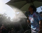 Termómetro marcando temperatura alta en una calle de Francia