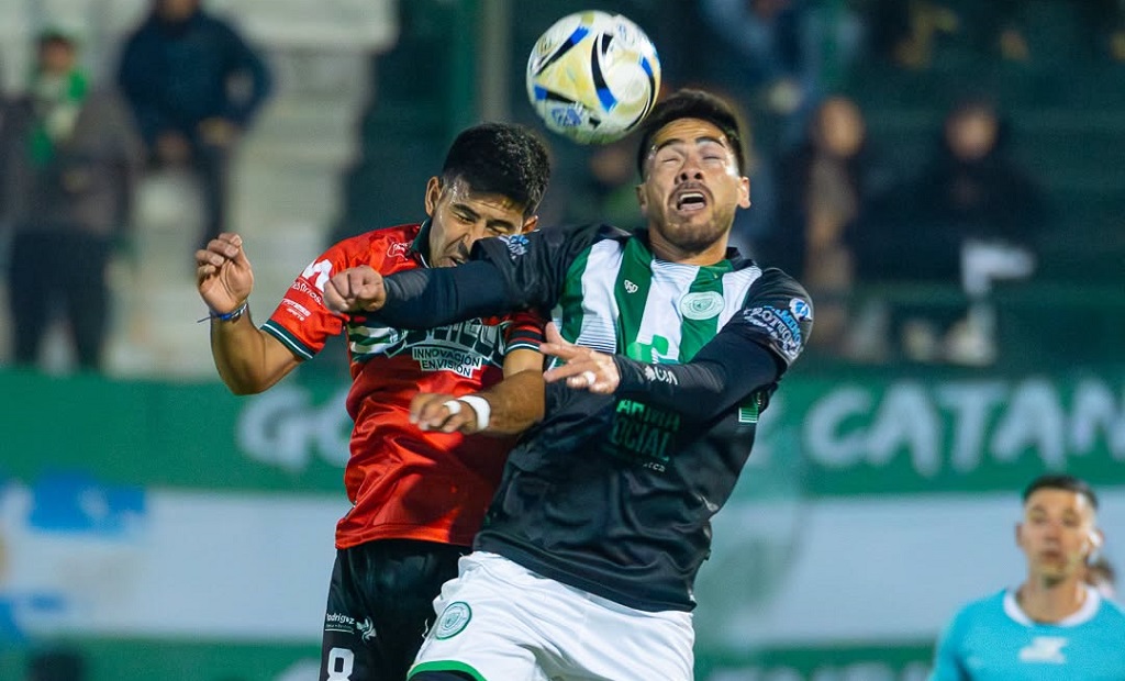 Escudo de Deportivo Laferrere sobre fondo verde