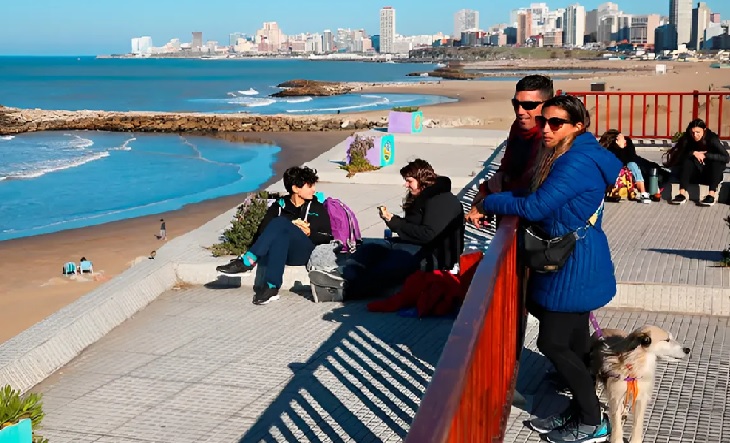 Turistas en un destino argentino durante el fin de semana largo del 25 de Mayo