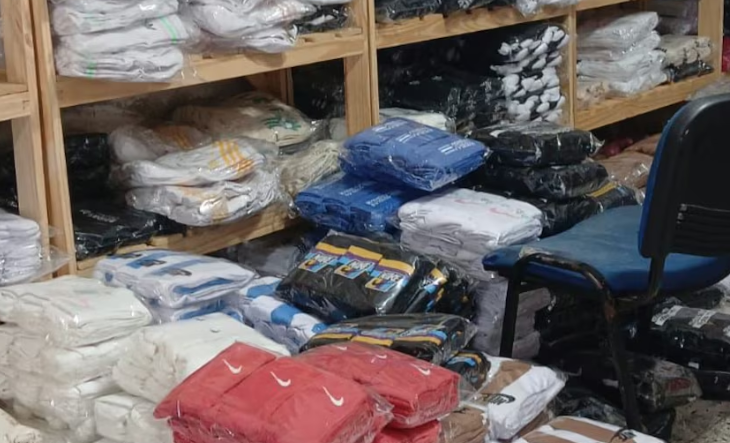 Máquinas textiles y cajas de hilos secuestradas en allanamientos