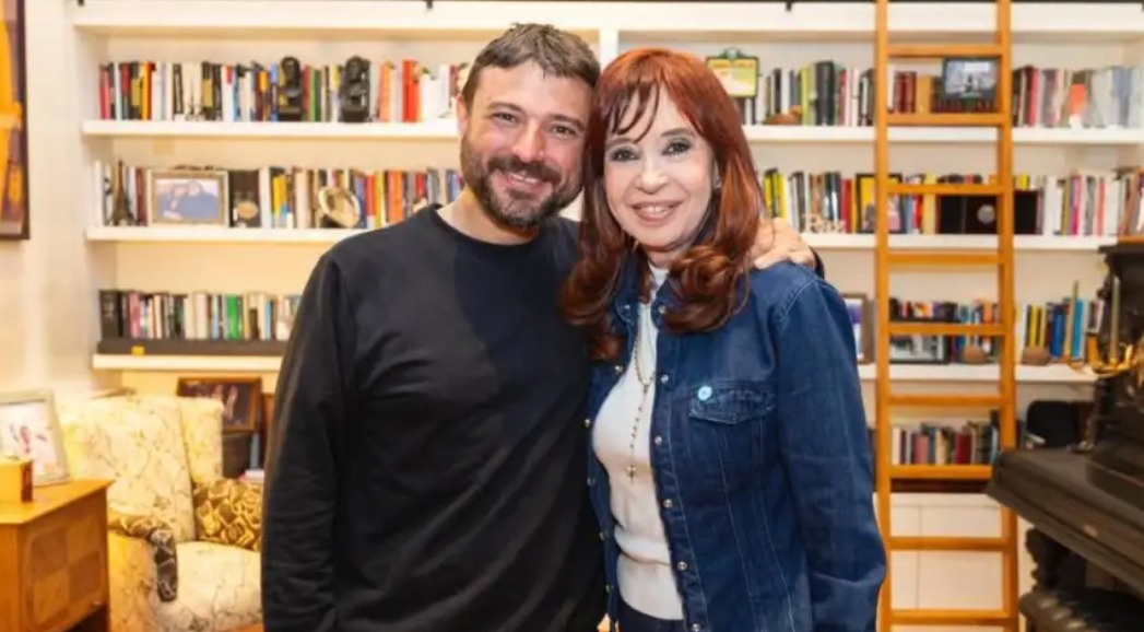 Juan Grabois habla en un acto político