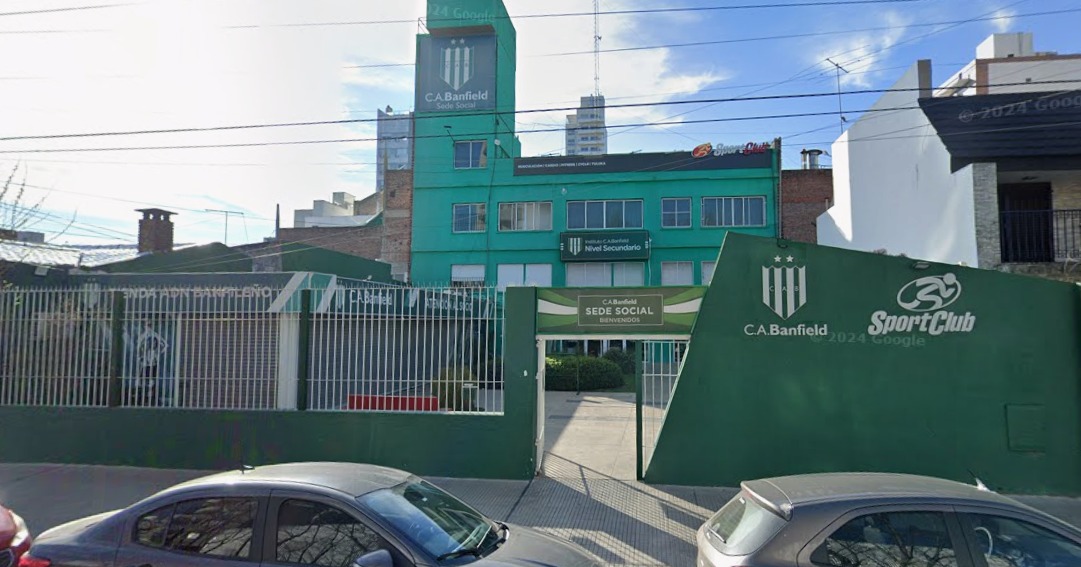 Profesores de deportes amateurs de Banfield protestan en el estadio Florencio Sola
