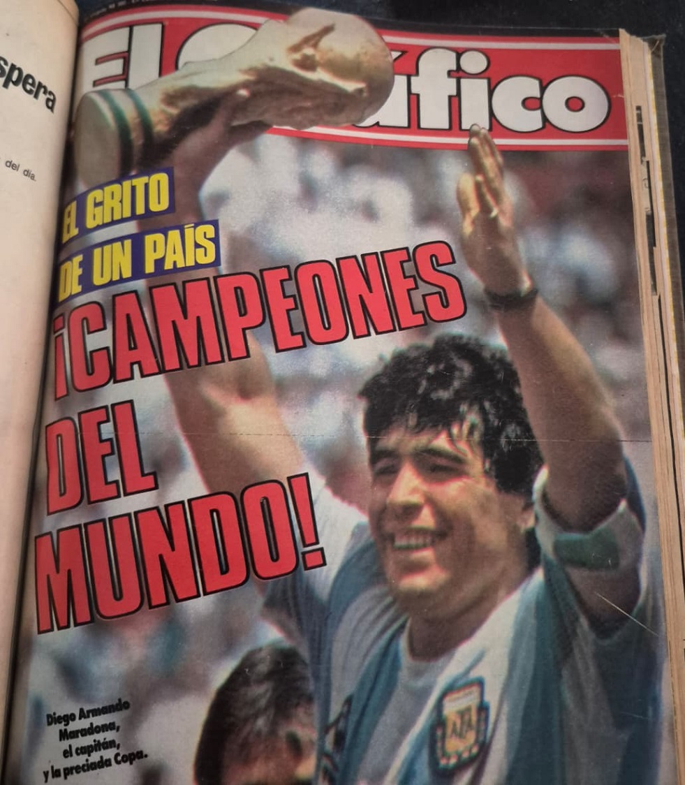 Portada de la revista El Gráfico con el título River Campeón y el jugador Beto Alonso celebrando