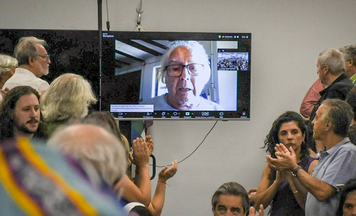 Adolfo Pérez Esquivel en una conferencia de prensa