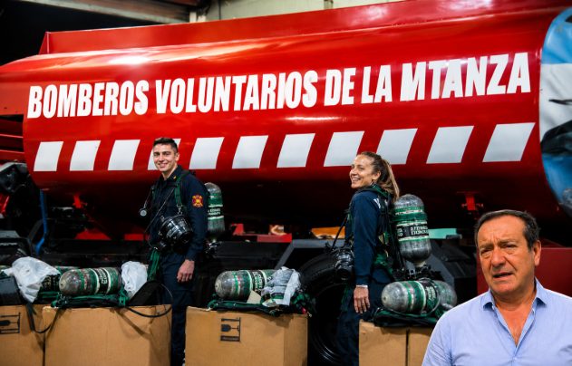 Bomberos voluntarios en acción con equipo de protección