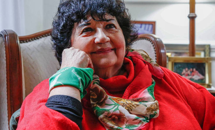 Dora Barrancos habla en una entrevista