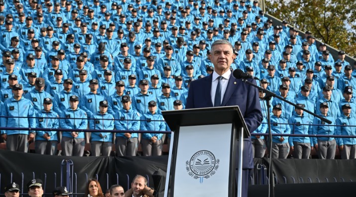 Jorge Macri habla en un acto de graduación policial