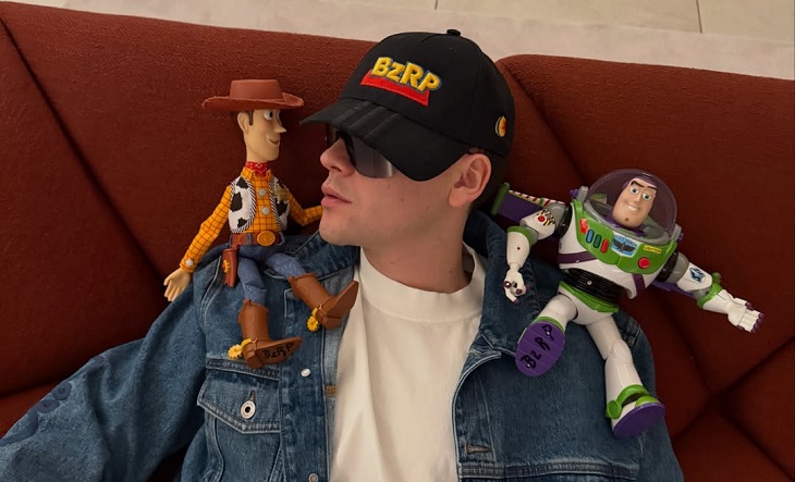Bizarrap junto a Woody y Buzz Lightyear en publicación de Instagram