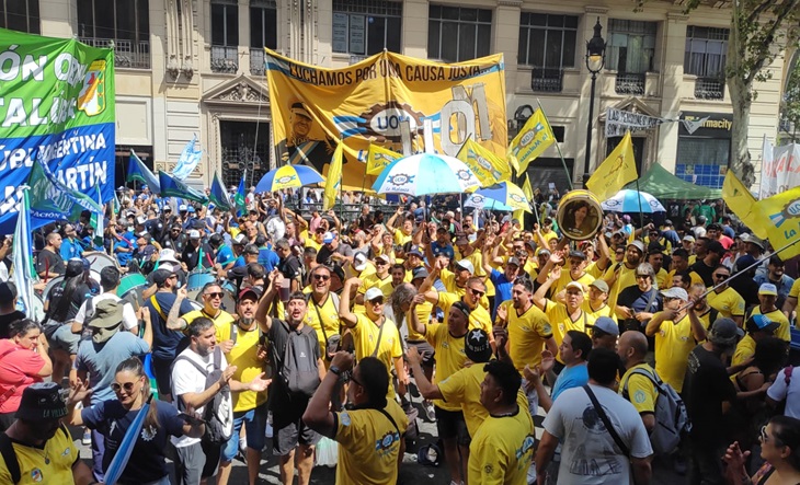Trabajadores metalúrgicos en una asamblea sindical
