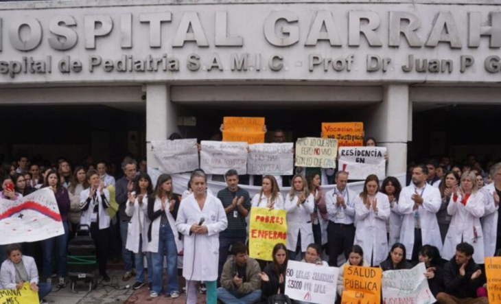 Personal del Hospital Garrahan en el documental Los héroes del Garrahan