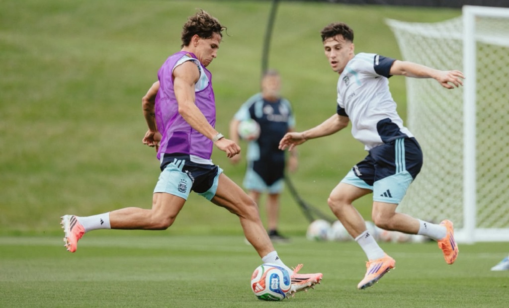 Jugadores de la Selección argentina entrenando en el Compass Minerals de Kansas