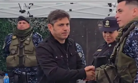 Axel Kicillof hablando en una conferencia de prensa