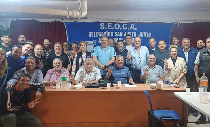 Dirigentes sindicales en una conferencia de prensa