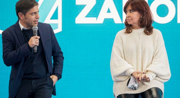 Axel Kicillof habla en un acto político