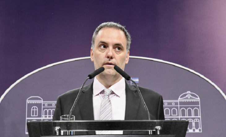 Manuel Adorni en una conferencia de prensa