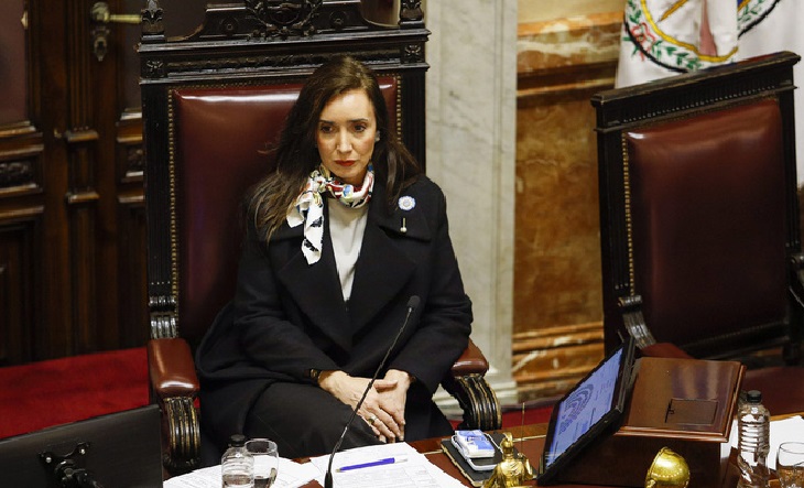 Victoria Villarruel y Manuel Adorni en el Senado