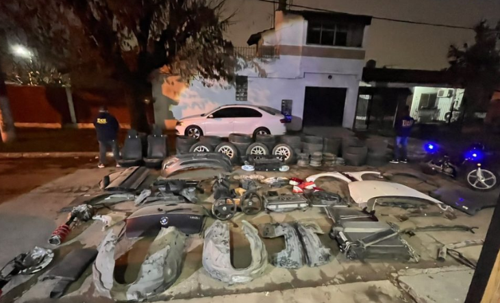 Allanamiento policial en Isidro Casanova con autopartes secuestradas
