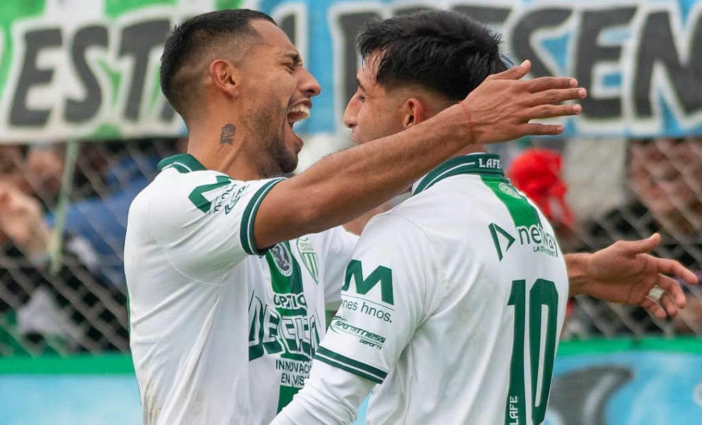 Escudo de Deportivo Laferrere sobre fondo verde