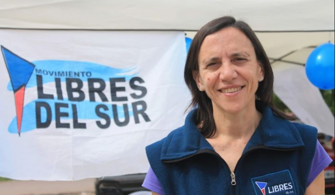 Silvia Saravia, referenta de Libres del Sur, habla en una conferencia de prensa