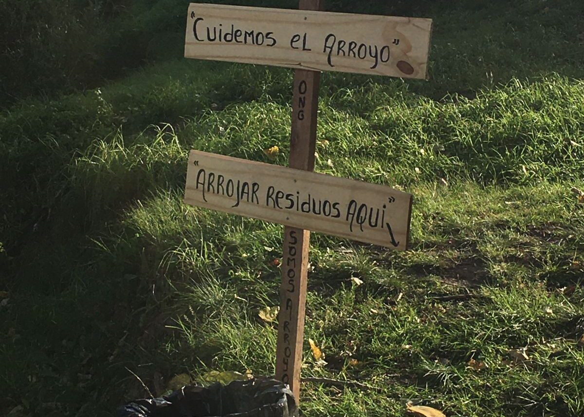 Arroyo Céspedes en El Palomar con vegetación ribereña