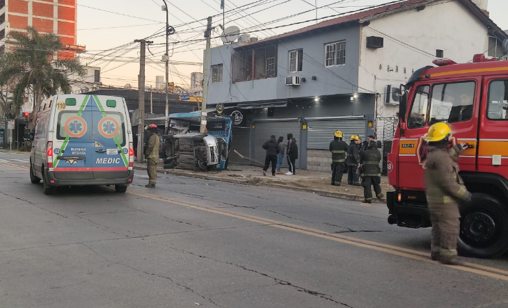 Parada de colectivos dañada tras choque en San Justo