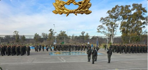 Ceremonia de jura de la Bandera en la Escuela de Gendarmería de Ciudad Evita