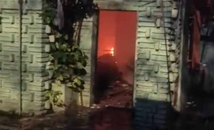 Vivienda destruida por incendio en González Catán