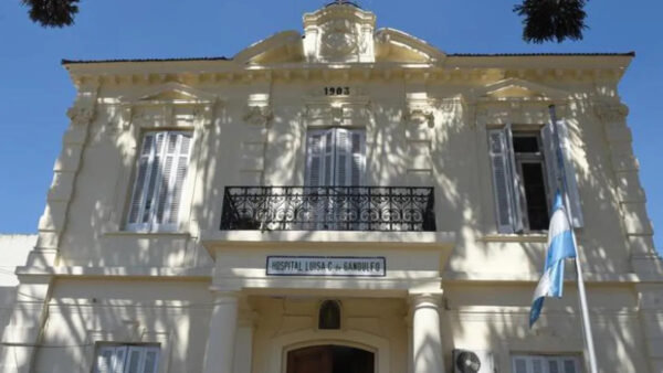 Fachada del Hospital Gandulfo en Lomas de Zamora