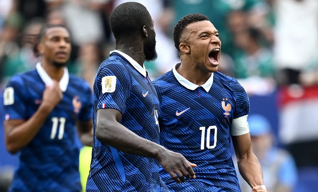 Kylian Mbappé celebra un gol con la selección francesa