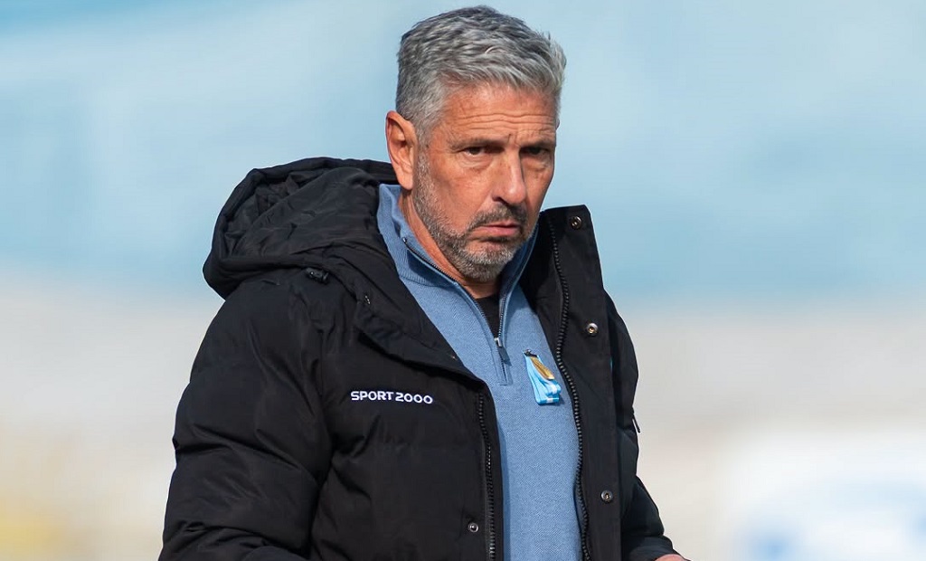 César Monasterio, entrenador de Deportivo Laferrere, en conferencia de prensa