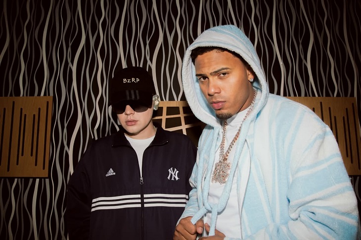 Bizarrap y Myke Towers en el estudio de grabación