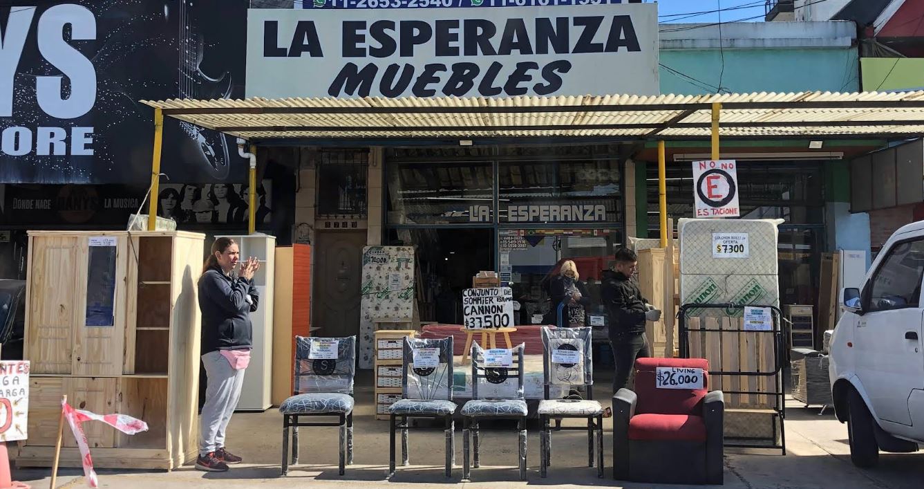 Fachada de la mueblería La Esperanza en San Justo