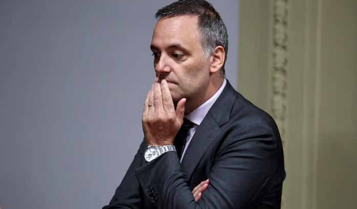 Manuel Adorni en una conferencia de prensa