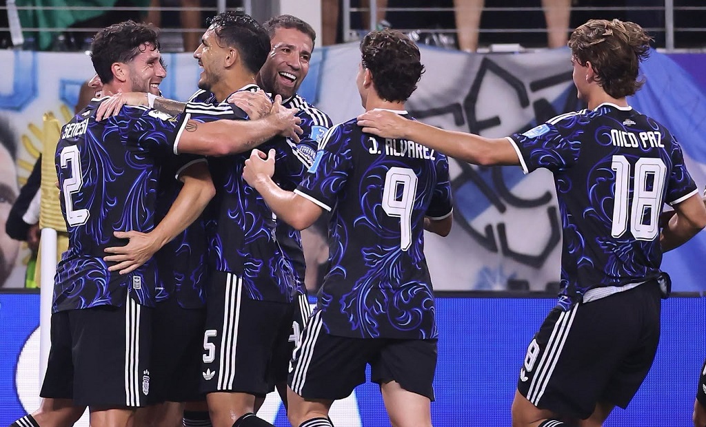 Jugadores de la Selección argentina celebrando un gol en el partido contra Jordania