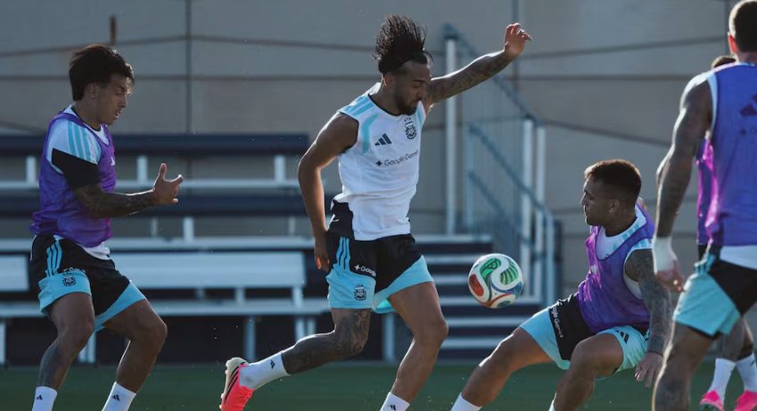 Jugadores de la Selección Argentina entrenando en Kansas City