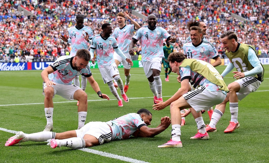 Jugadores belgas celebrando un gol en el partido contra Senegal