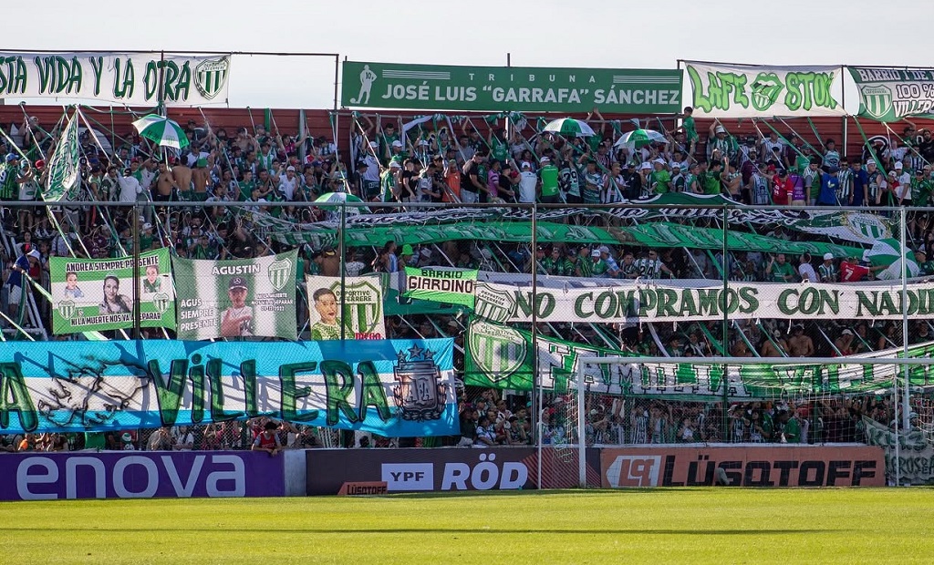 Escudo del Club Deportivo Laferrere sobre fondo verde