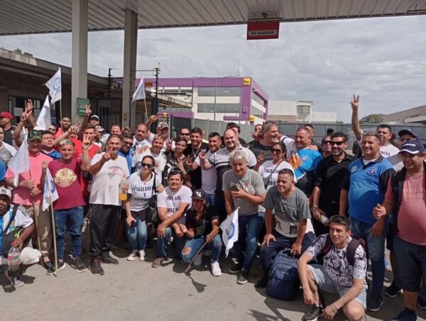 Trabajadores de seguridad privada en una asamblea