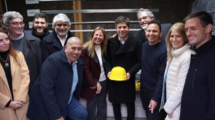 Autoridades recorriendo instalaciones del Centro de Formación Laboral N°401 en San Vicente