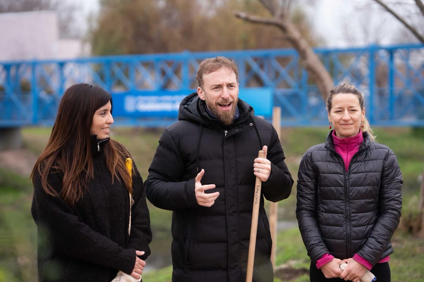 Federico Otermín y Daniela Vilar durante la jornada ambiental en Llavallol