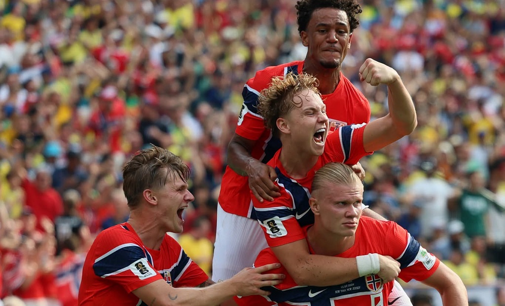 Erling Haaland celebrando un gol con la camiseta de Noruega