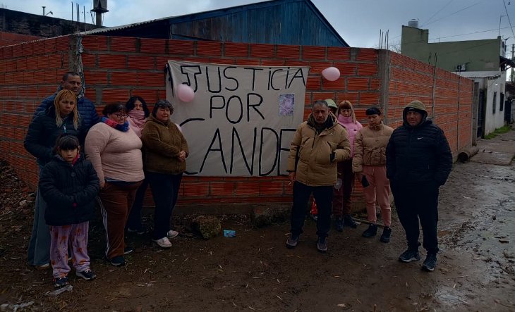 Manifestación en la Ruta Nacional N° 3 con carteles pidiendo justicia por Candela Jofré