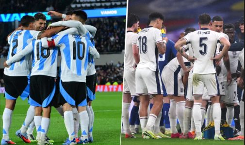 Jugadores de Argentina e Inglaterra disputando un partido de fútbol