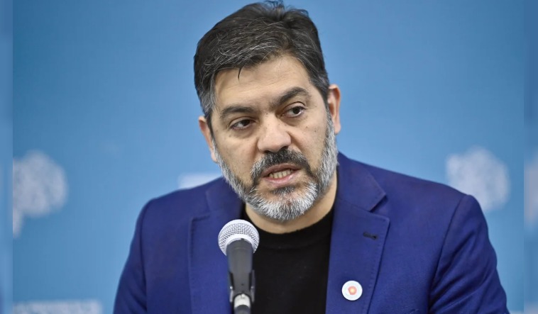 Carlos Bianco en conferencia de prensa en la Gobernación bonaerense
