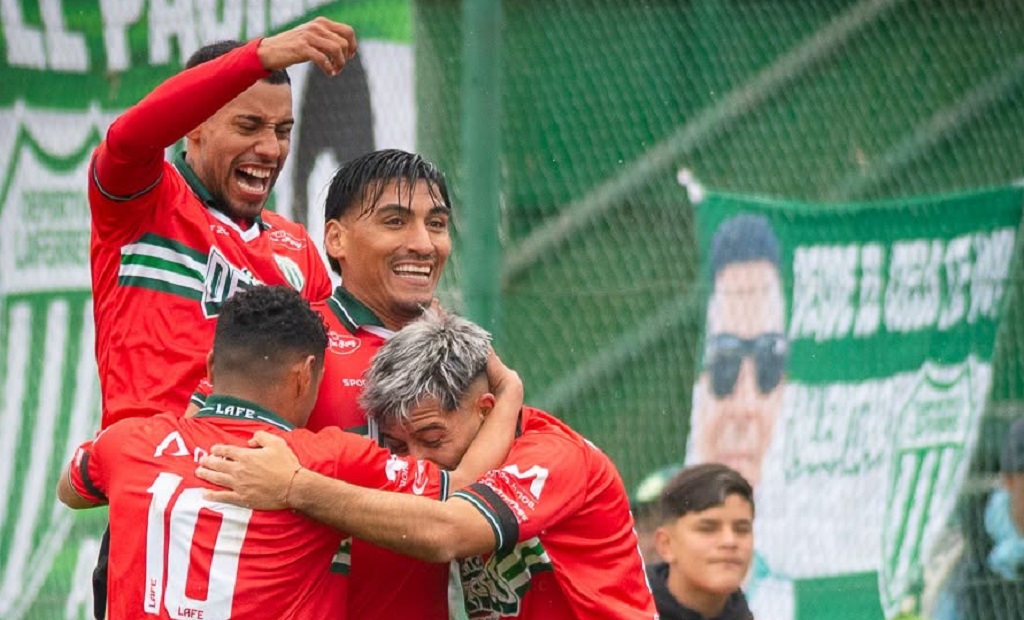 Escudo de Deportivo Laferrere sobre fondo verde