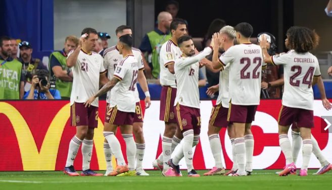 Jugadores de España celebrando tras vencer a Francia en el AT&T Stadium