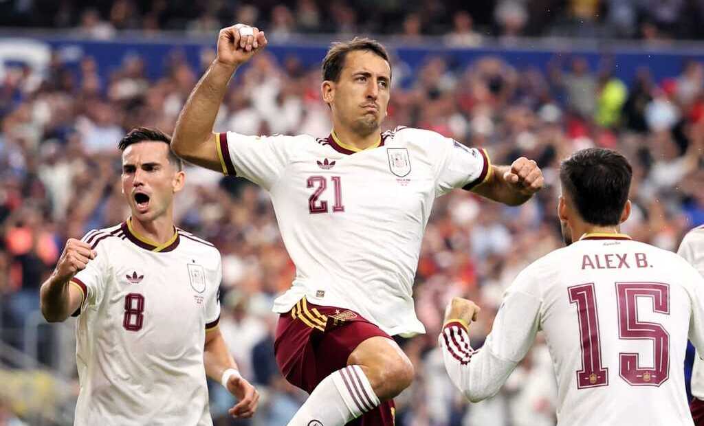 Jugadores de España celebrando el pase a la final del Mundial 2026