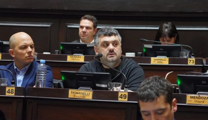 Facundo Tignanelli hablando en la Cámara de Diputados bonaerense